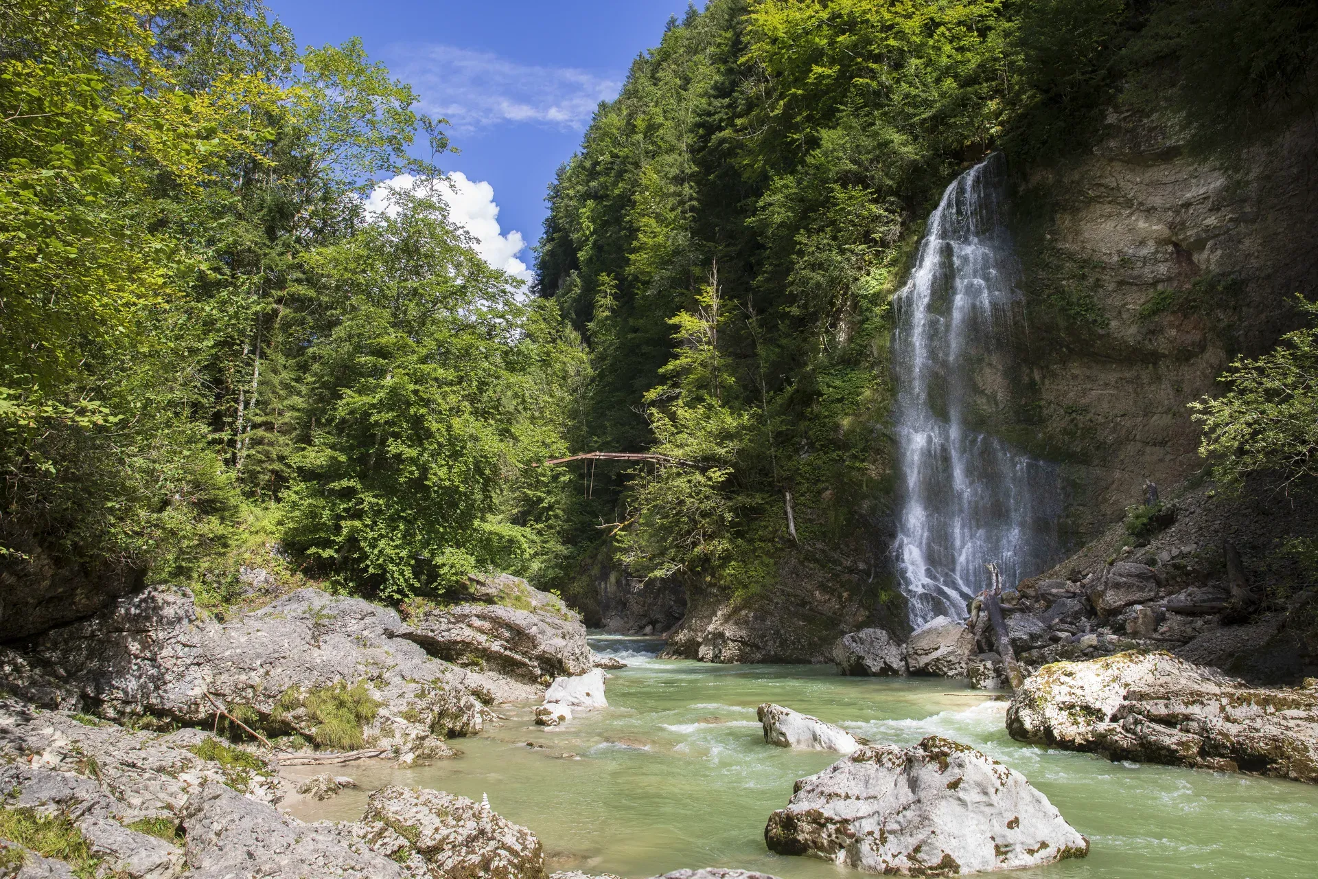 Tosender Wasserfall in der Tiefenbachklamm in Brandenberg
